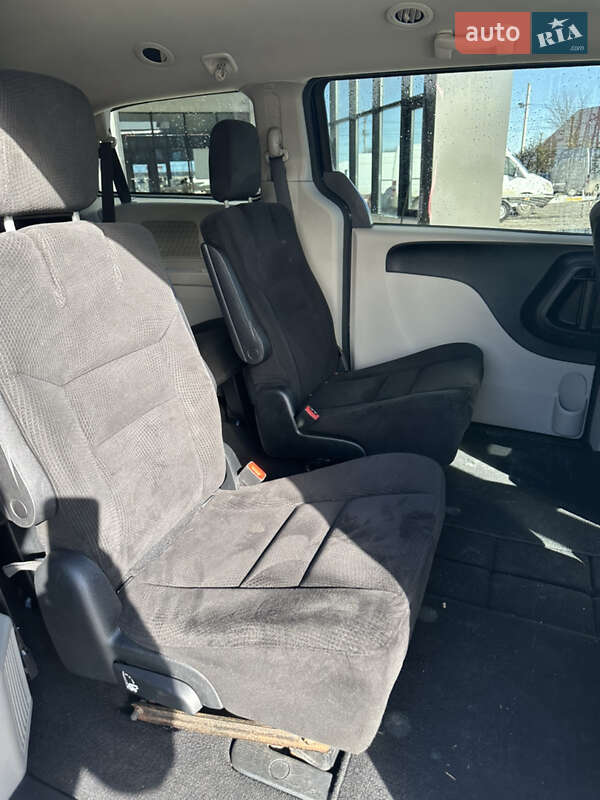 Мінівен Dodge Grand Caravan 2014 в Чернівцях