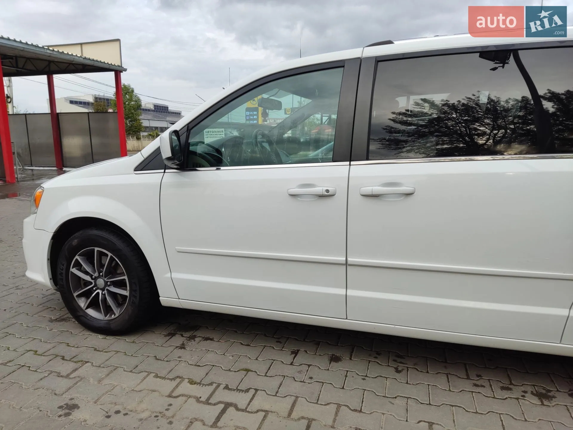 2017 Dodge Caravan - мініатюра 13