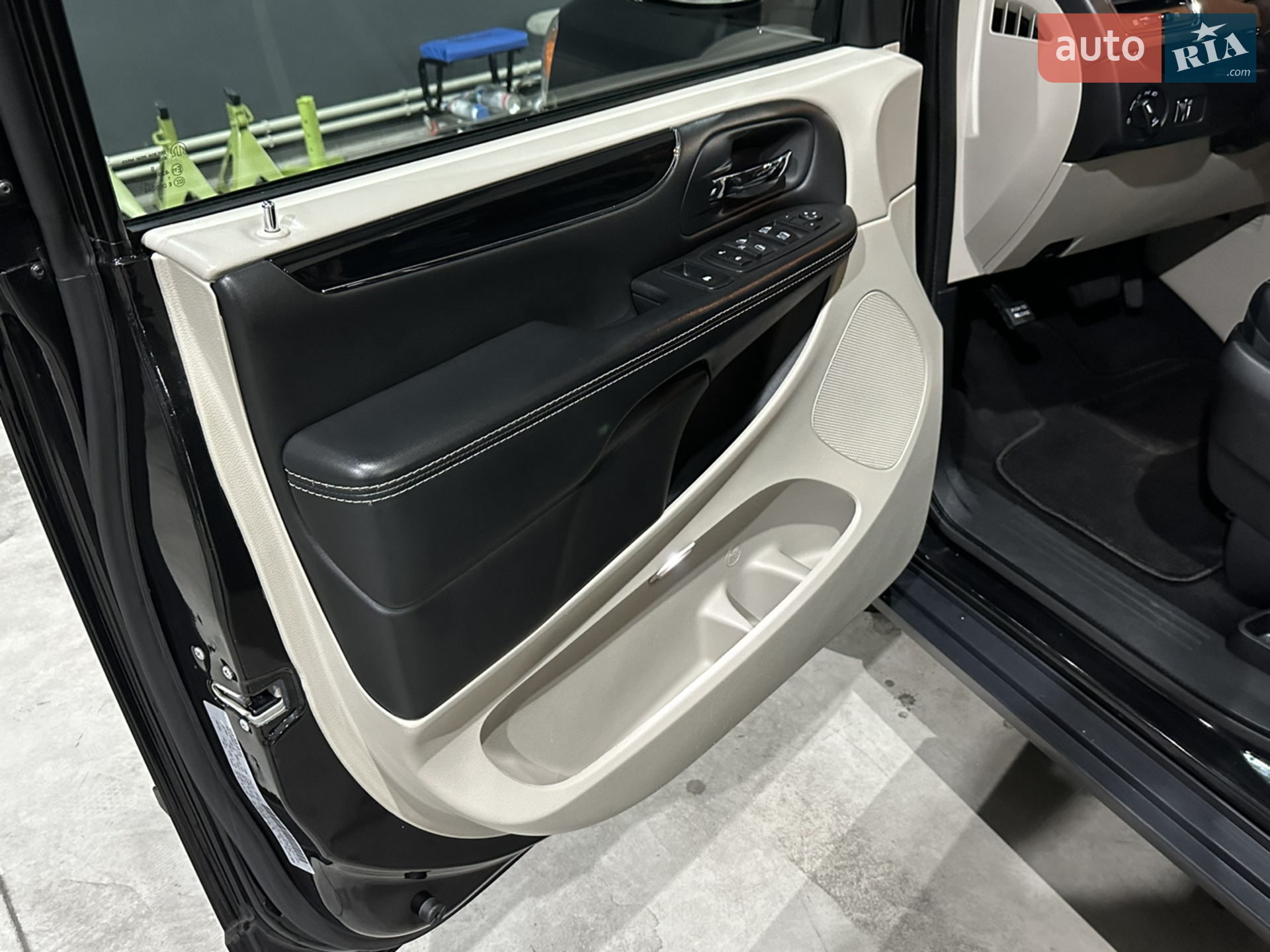 Dodge Grand Caravan 2016 VIN 2C4RDGCG4HR624916 фото оголошення 10 з 21