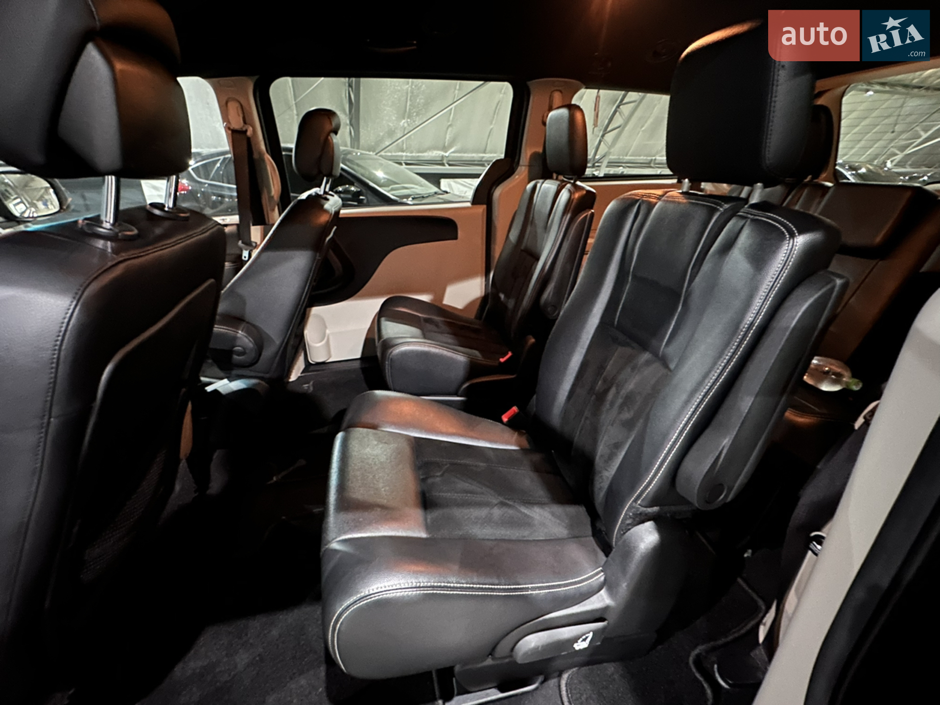 Dodge Grand Caravan 2016 VIN 2C4RDGCG4HR624916 фото оголошення 13 з 21