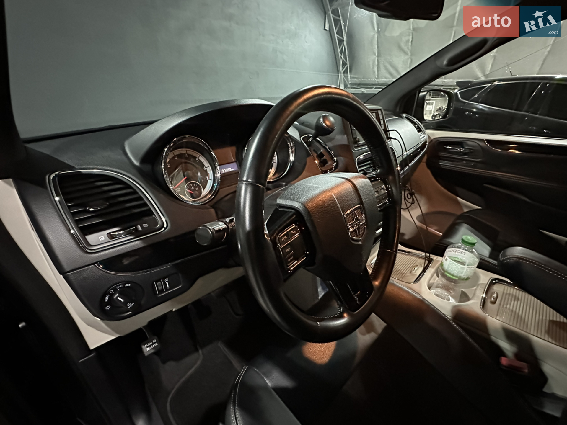 Dodge Grand Caravan 2016 VIN 2C4RDGCG4HR624916 фото оголошення 11 з 21