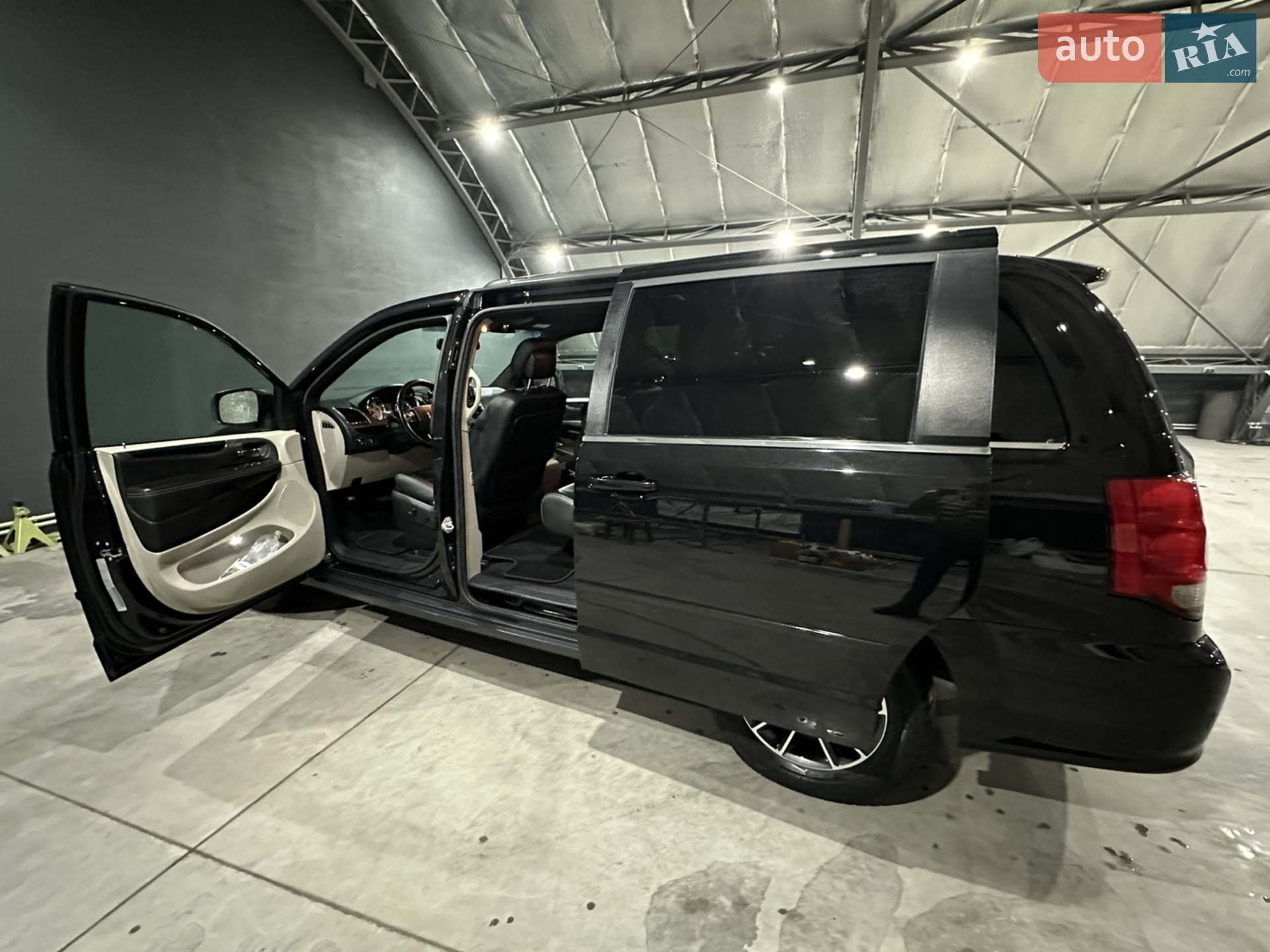 Dodge Grand Caravan 2016 VIN 2C4RDGCG4HR624916 фото оголошення 18 з 21