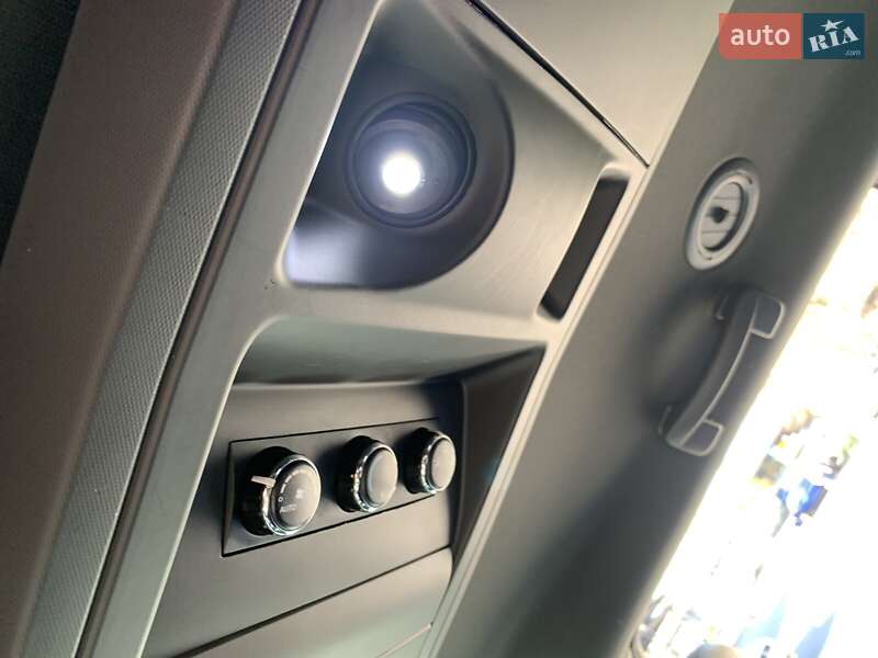 Минивэн Dodge Grand Caravan 2016 в Вишневом фото 5 Минивэн Dodge Grand Caravan 2016 в Вишневом