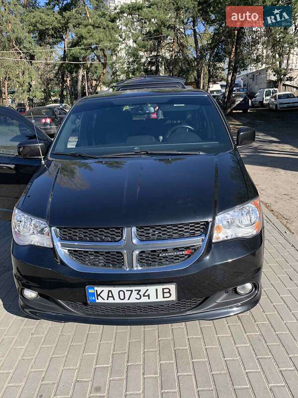 Минивэн Dodge Grand Caravan 2016 в Вишневом фото 16 Минивэн Dodge Grand Caravan 2016 в Вишневом