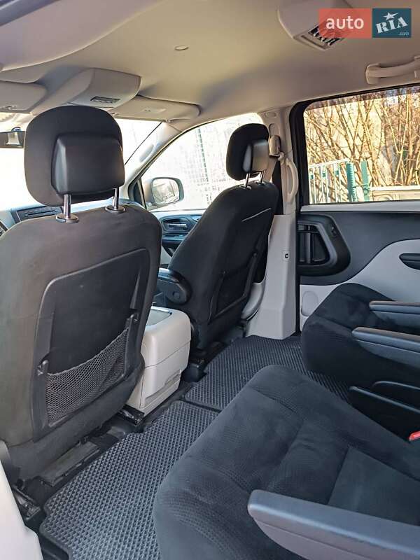 Минивэн Dodge Grand Caravan 2015 в Ярмолинцах