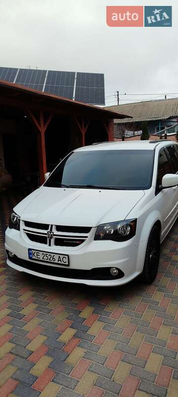 Минивэн Dodge Grand Caravan 2017 в 