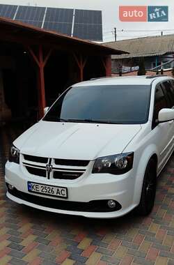 Минивэн Dodge Grand Caravan 2017 в 