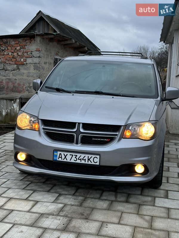 Минивэн Dodge Grand Caravan 2017 в Киеве