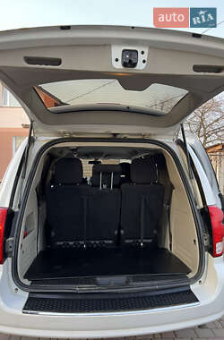 Минивэн Dodge Grand Caravan 2014 в 