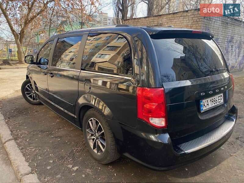 Минивэн Dodge Grand Caravan 2017 в Киеве