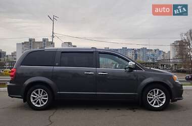 Минивэн Dodge Grand Caravan 2018 в 