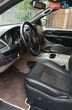 Минивэн Dodge Grand Caravan 2020 в 