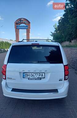 Мінівен Dodge Grand Caravan 2017 в 