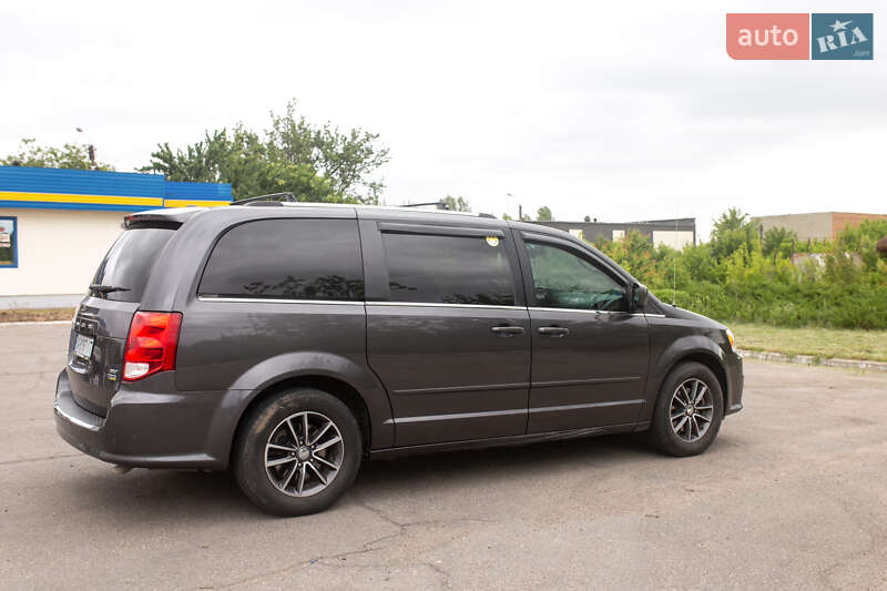 Мінівен Dodge Grand Caravan 2017 в Умані