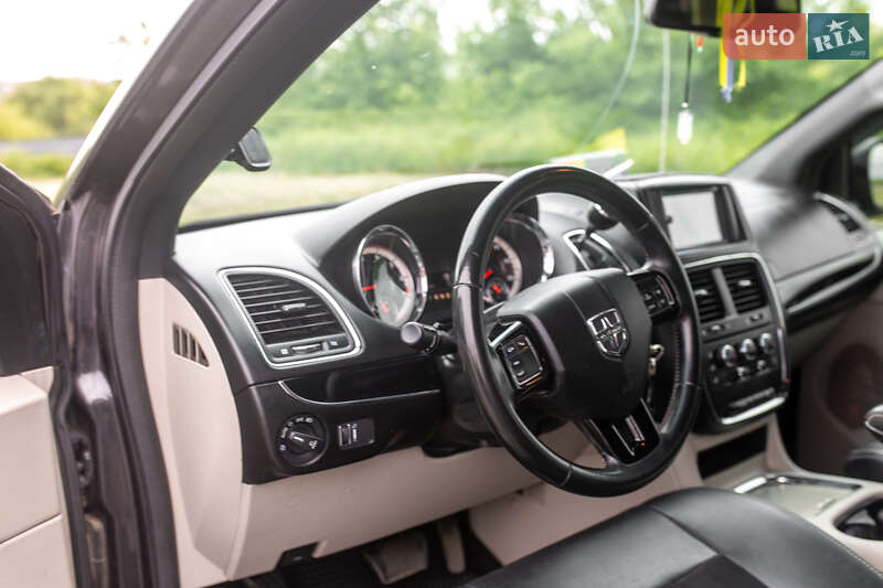 Мінівен Dodge Grand Caravan 2017 в Умані