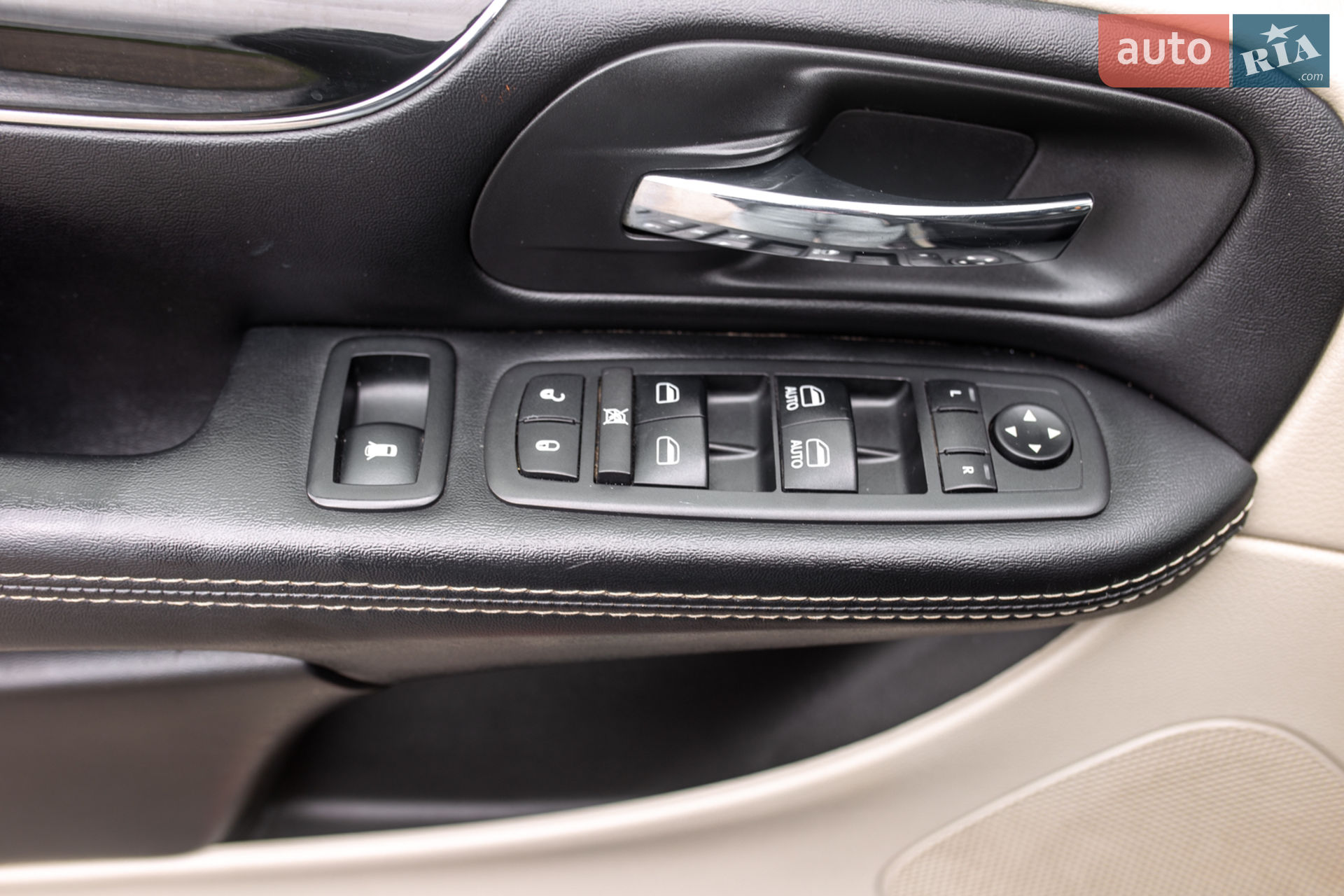 2017 Dodge Caravan - мініатюра 19