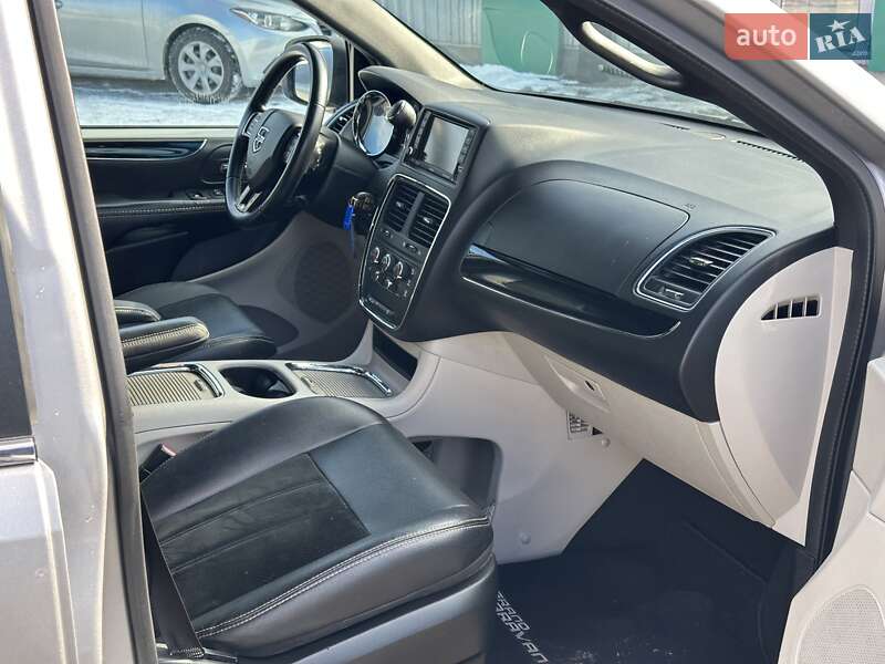 Мінівен Dodge Grand Caravan 2017 в Києві
