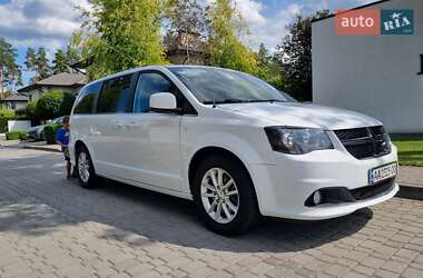 Минивэн Dodge Grand Caravan 2019 в Киеве