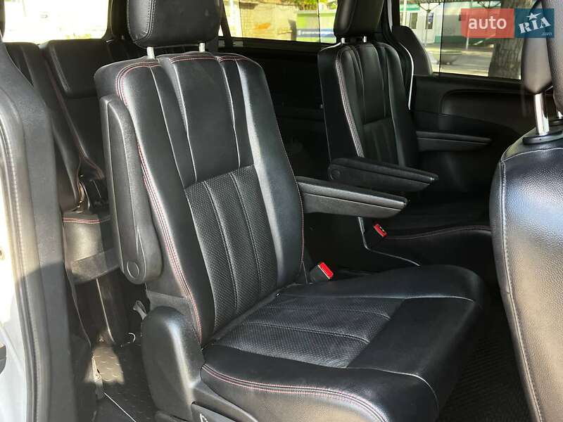 Минивэн Dodge Grand Caravan 2017 в Днепре