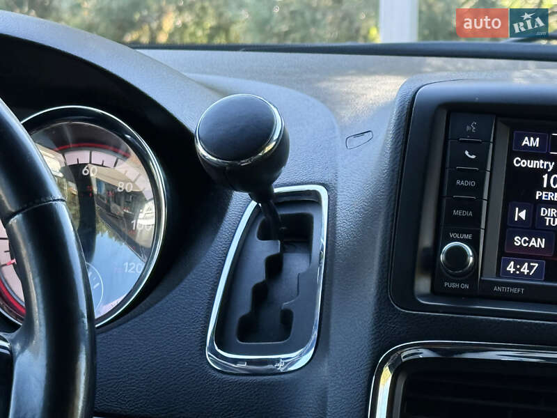 Минивэн Dodge Grand Caravan 2019 в Киеве фото 25 Минивэн Dodge Grand Caravan 2019 в Киеве