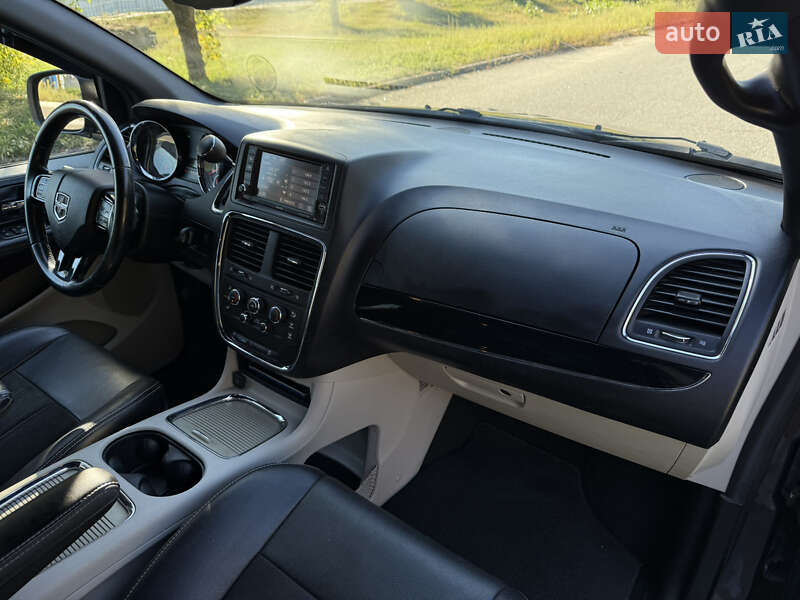 Минивэн Dodge Grand Caravan 2019 в Киеве фото 35 Минивэн Dodge Grand Caravan 2019 в Киеве