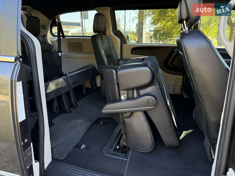 Минивэн Dodge Grand Caravan 2019 в Киеве фото 38 Минивэн Dodge Grand Caravan 2019 в Киеве