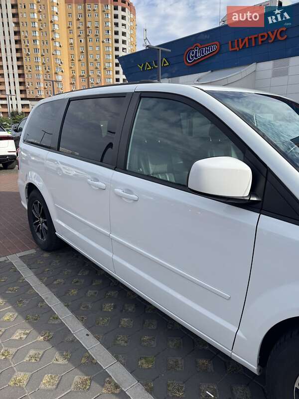 Мінівен Dodge Grand Caravan 2017 в Києві