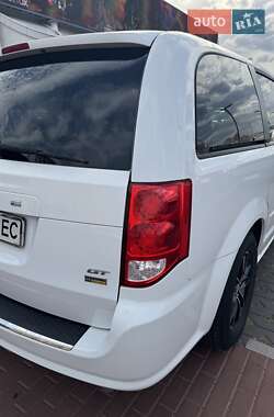 Минивэн Dodge Grand Caravan 2017 в 