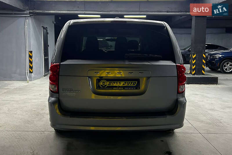 Мінівен Dodge Grand Caravan 2017 в Чернівцях