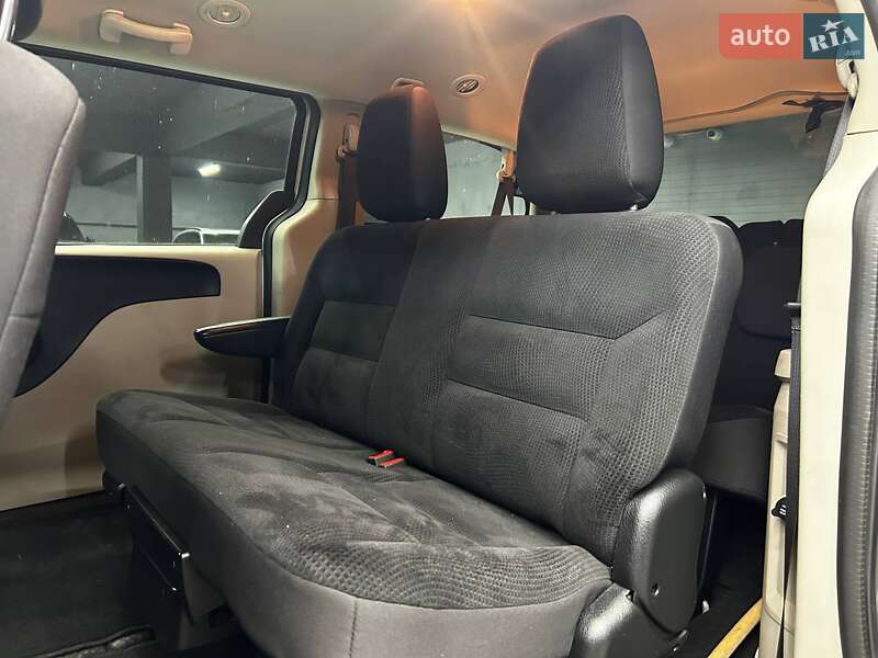 Мінівен Dodge Grand Caravan 2017 в Чернівцях