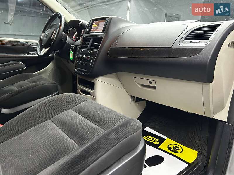 Мінівен Dodge Grand Caravan 2017 в Чернівцях