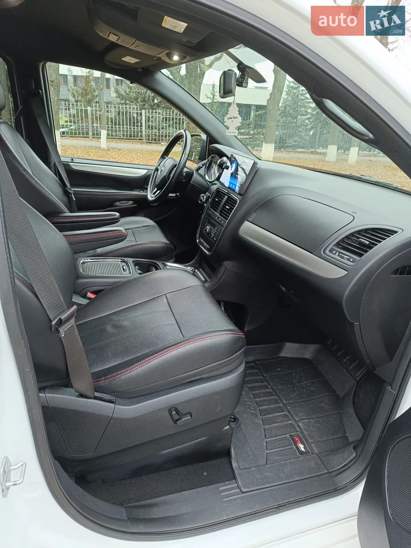 2020 Dodge Caravan - мініатюра 12