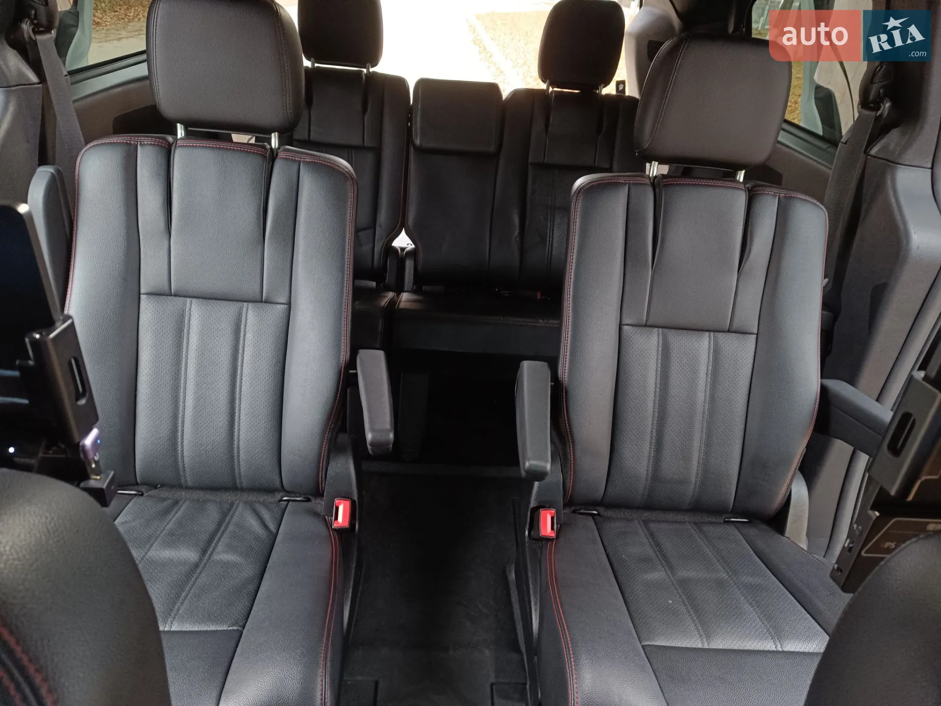 2020 Dodge Caravan - мініатюра 25