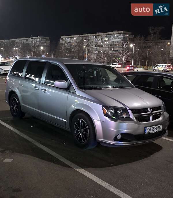 Минивэн Dodge Grand Caravan 2017 в Киеве