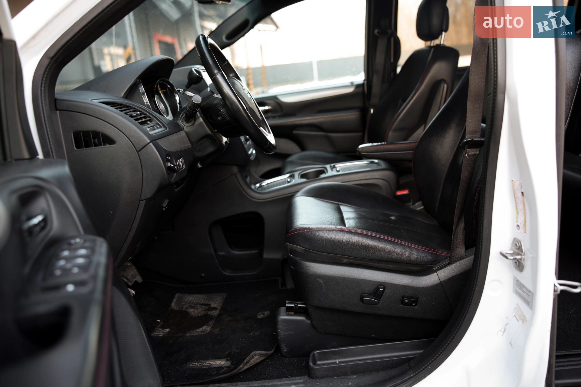 2017 Dodge Caravan - мініатюра 16