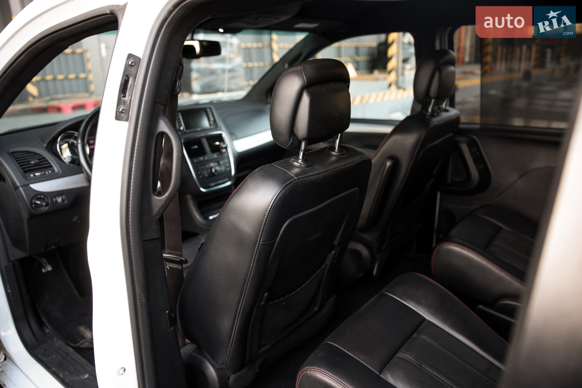 2017 Dodge Caravan - мініатюра 24