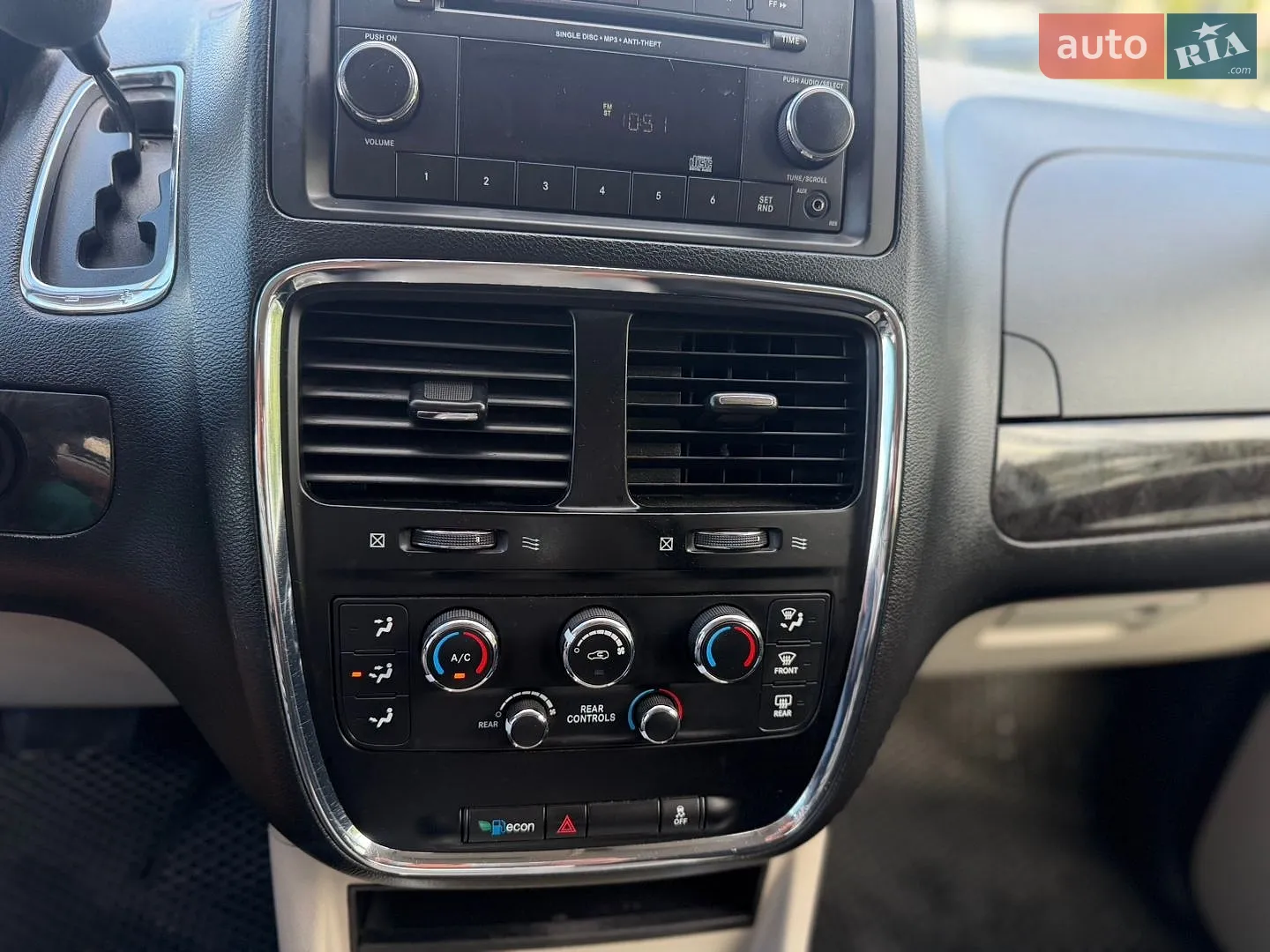 2015 Dodge Caravan - мініатюра 32