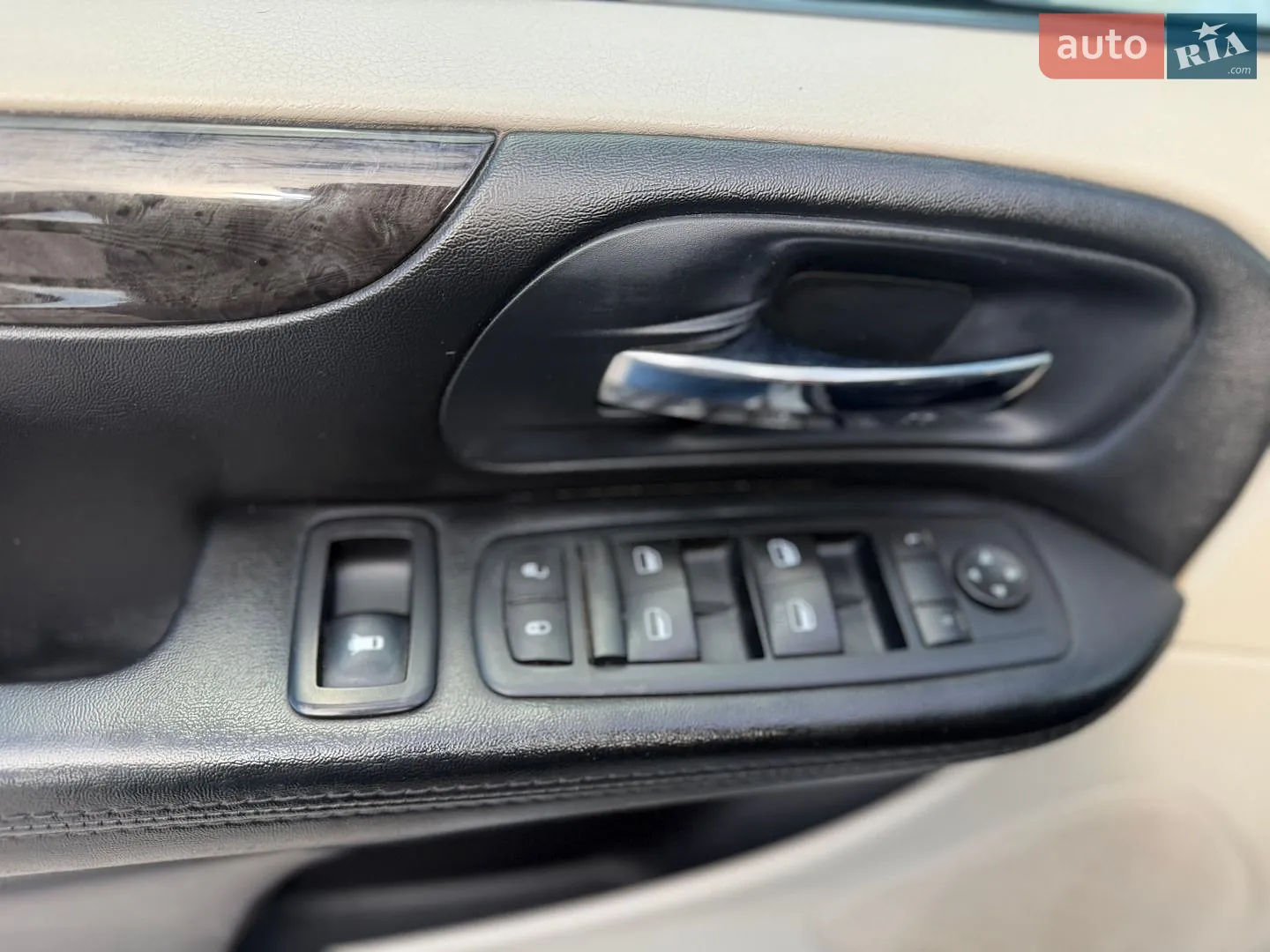 2015 Dodge Caravan - мініатюра 31