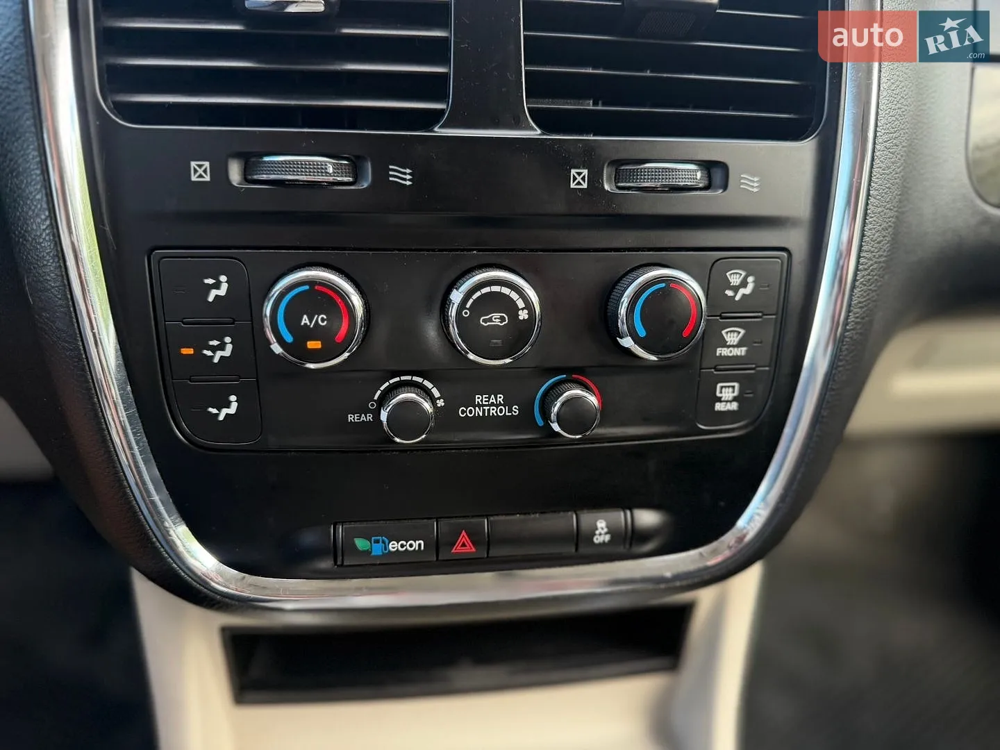 2015 Dodge Caravan - мініатюра 33