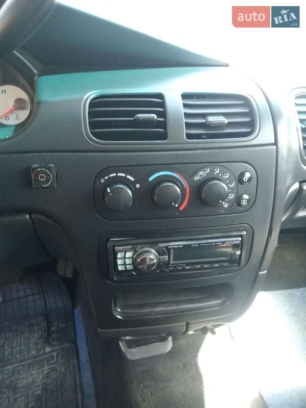 Седан Dodge Intrepid 2004 в Яремче