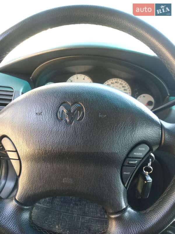 Седан Dodge Intrepid 2004 в Яремче