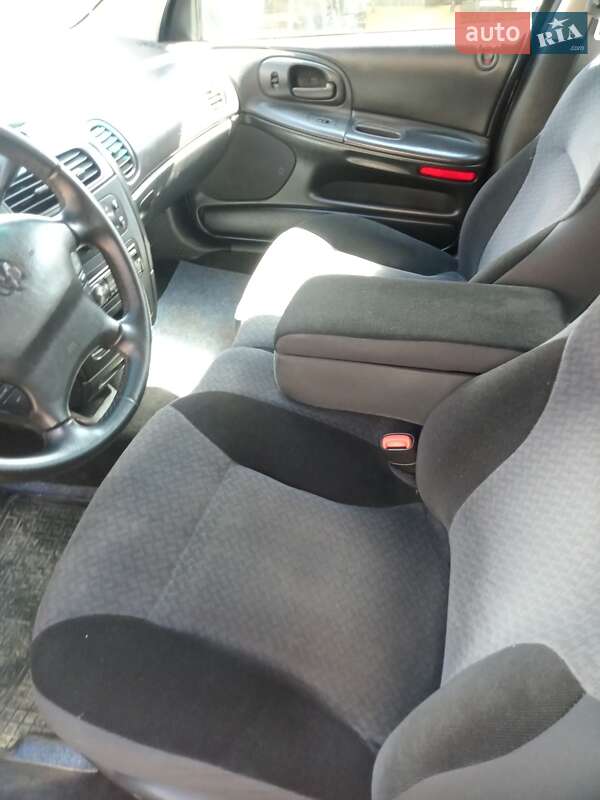 Седан Dodge Intrepid 2004 в Яремче
