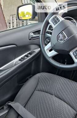 Позашляховик / Кросовер Dodge Journey 2017 в 