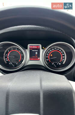 Позашляховик / Кросовер Dodge Journey 2011 в 