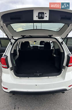Позашляховик / Кросовер Dodge Journey 2011 в 