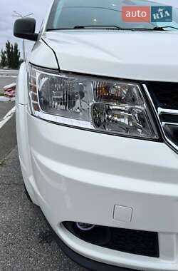 Позашляховик / Кросовер Dodge Journey 2020 в 
