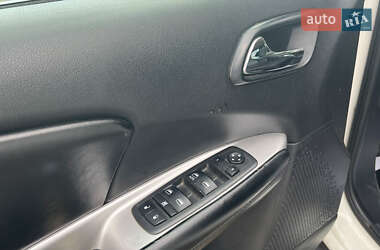 Позашляховик / Кросовер Dodge Journey 2016 в 