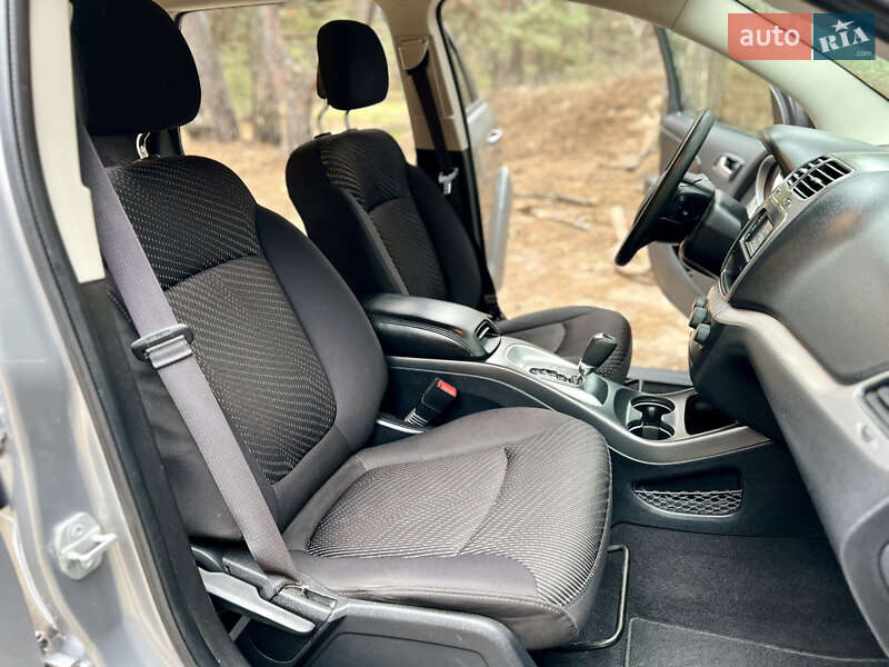 Позашляховик / Кросовер Dodge Journey 2014 в Горішніх Плавнях