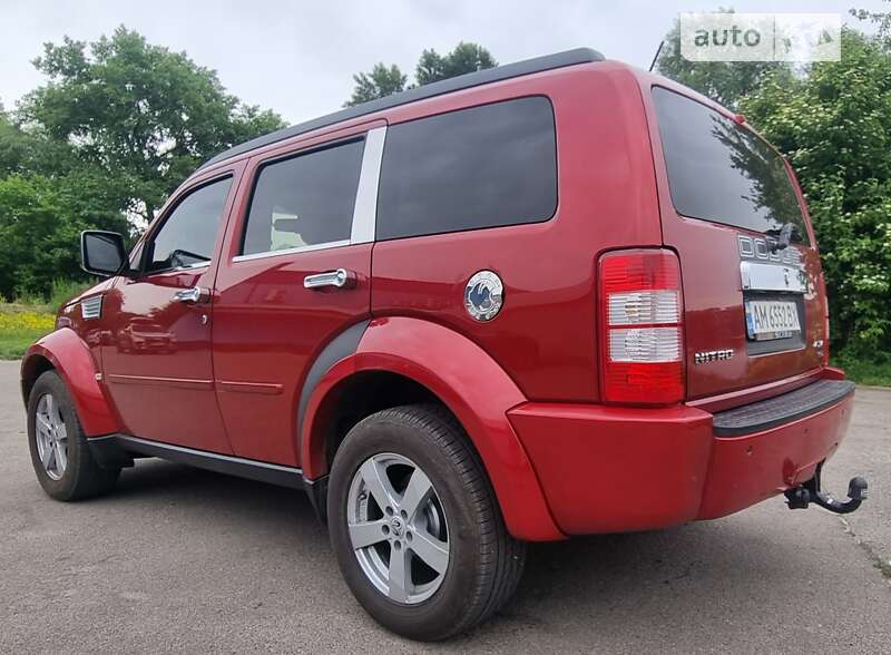 Внедорожник / Кроссовер Dodge Nitro 2008 в Бердичеве