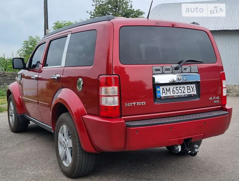 Внедорожник / Кроссовер Dodge Nitro 2008 в Бердичеве